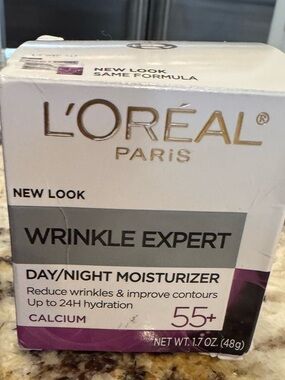 L'Oreal Wrinkle Expert Day/Night Moisturizer - White, Purple, Gray